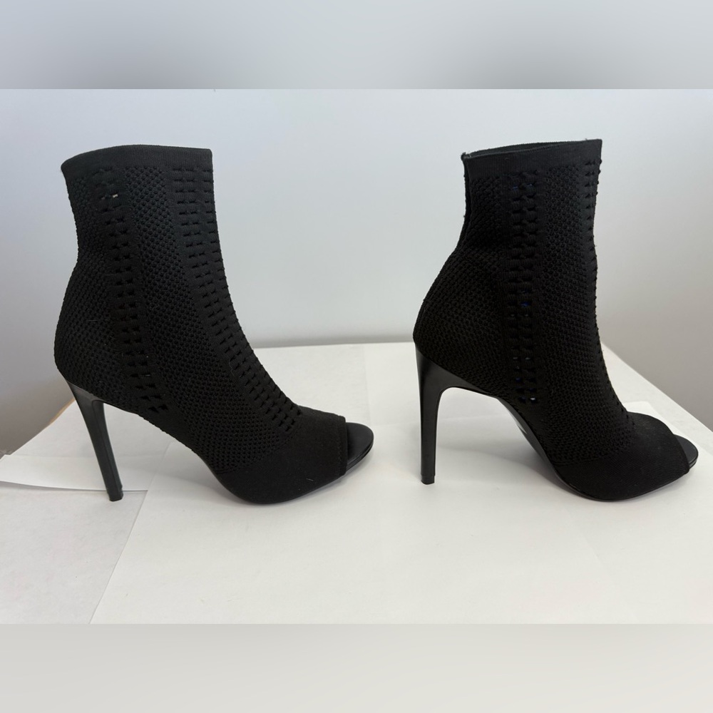 Steve Madden “Candid” Peep-Toe Stiletto Booties – Size 7.5